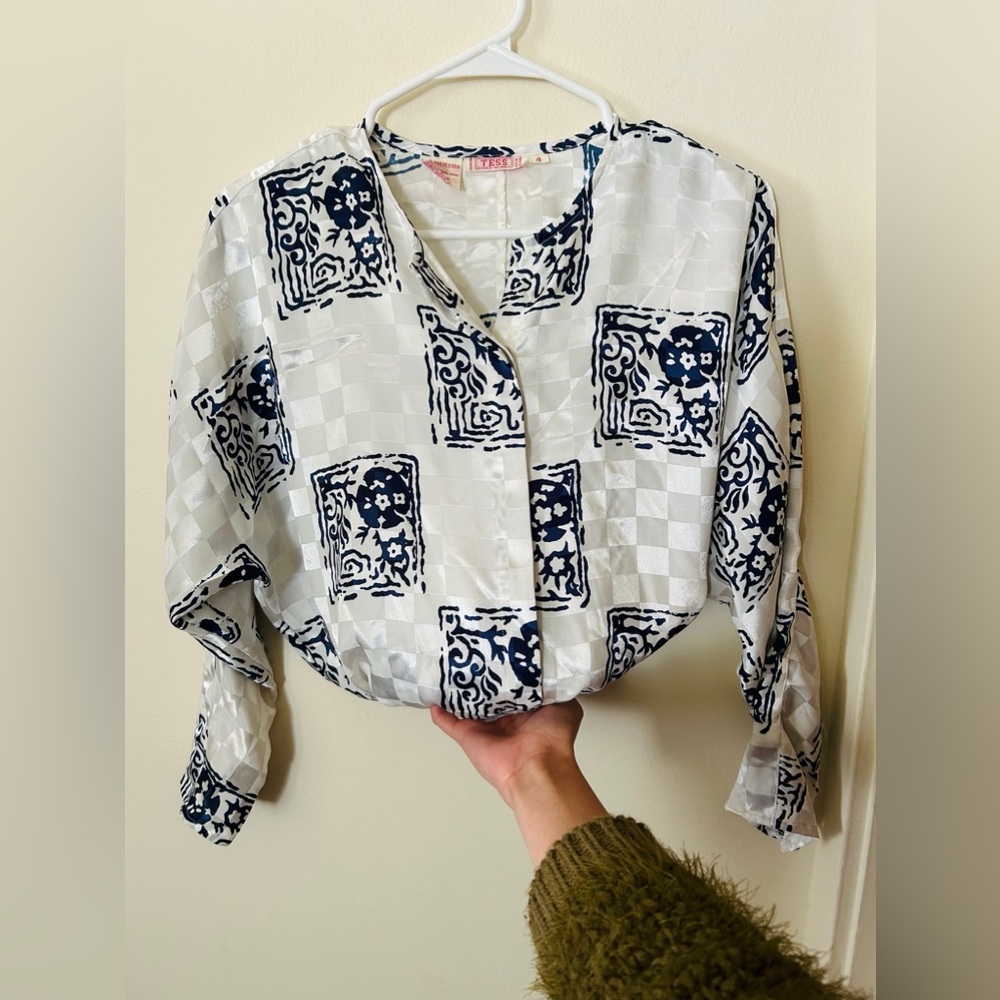 848- Tess Paris-Milano Vintage Asian Printed Button Down
